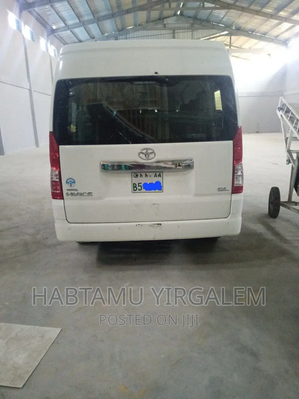 Toyota HiAce 2022 White