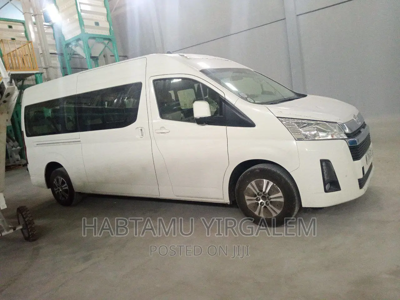 Toyota HiAce 2022 White
