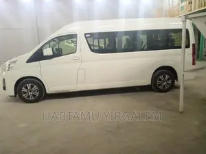 Toyota HiAce 2022 White