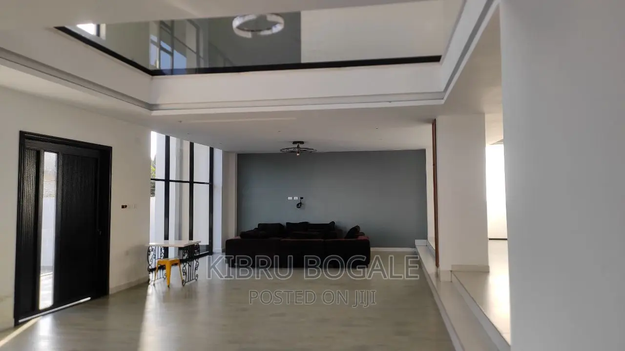 8bdrm House in Magenagna Vew, Bole for sale