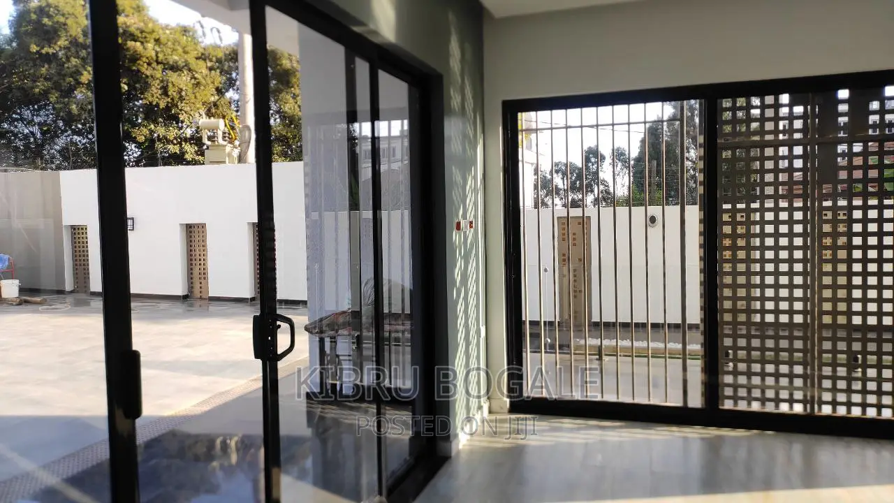 8bdrm House in Magenagna Vew, Bole for sale