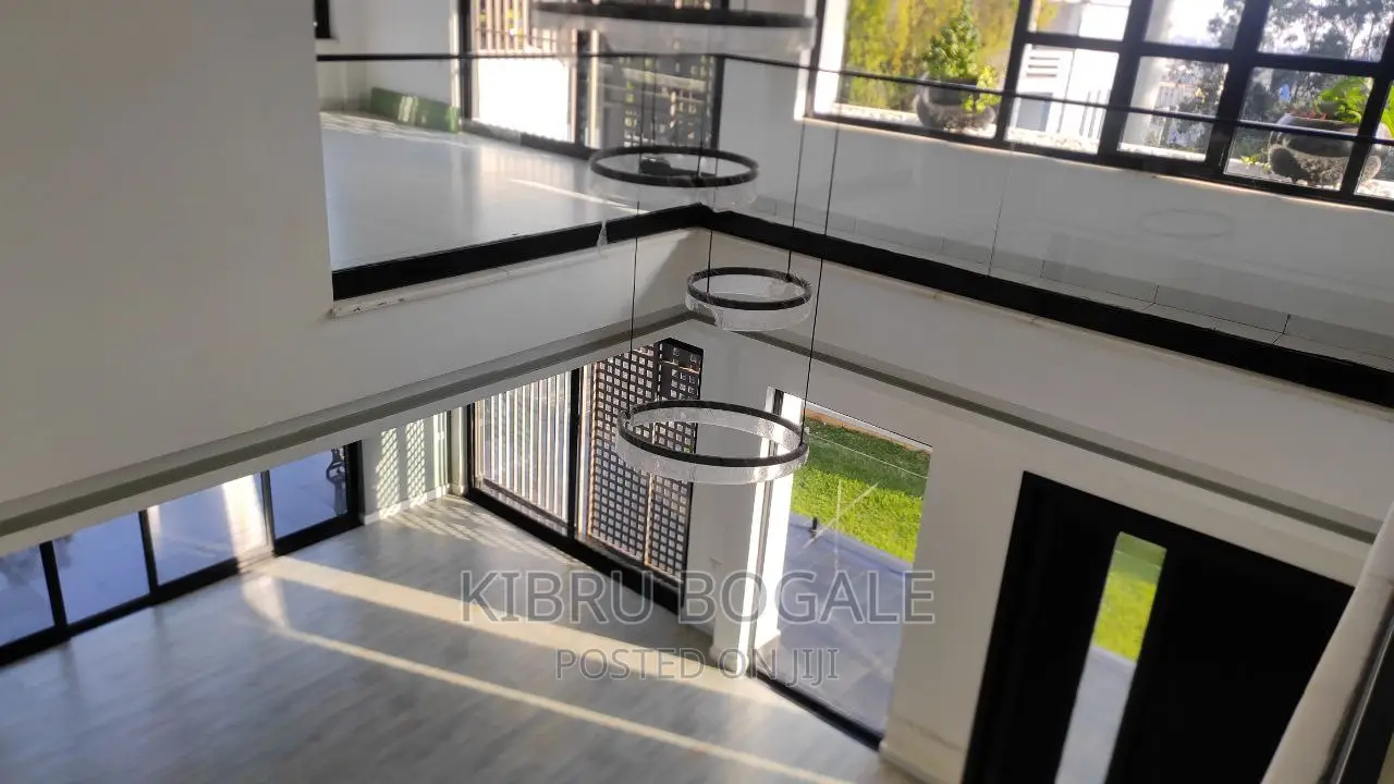 8bdrm House in Magenagna Vew, Bole for sale