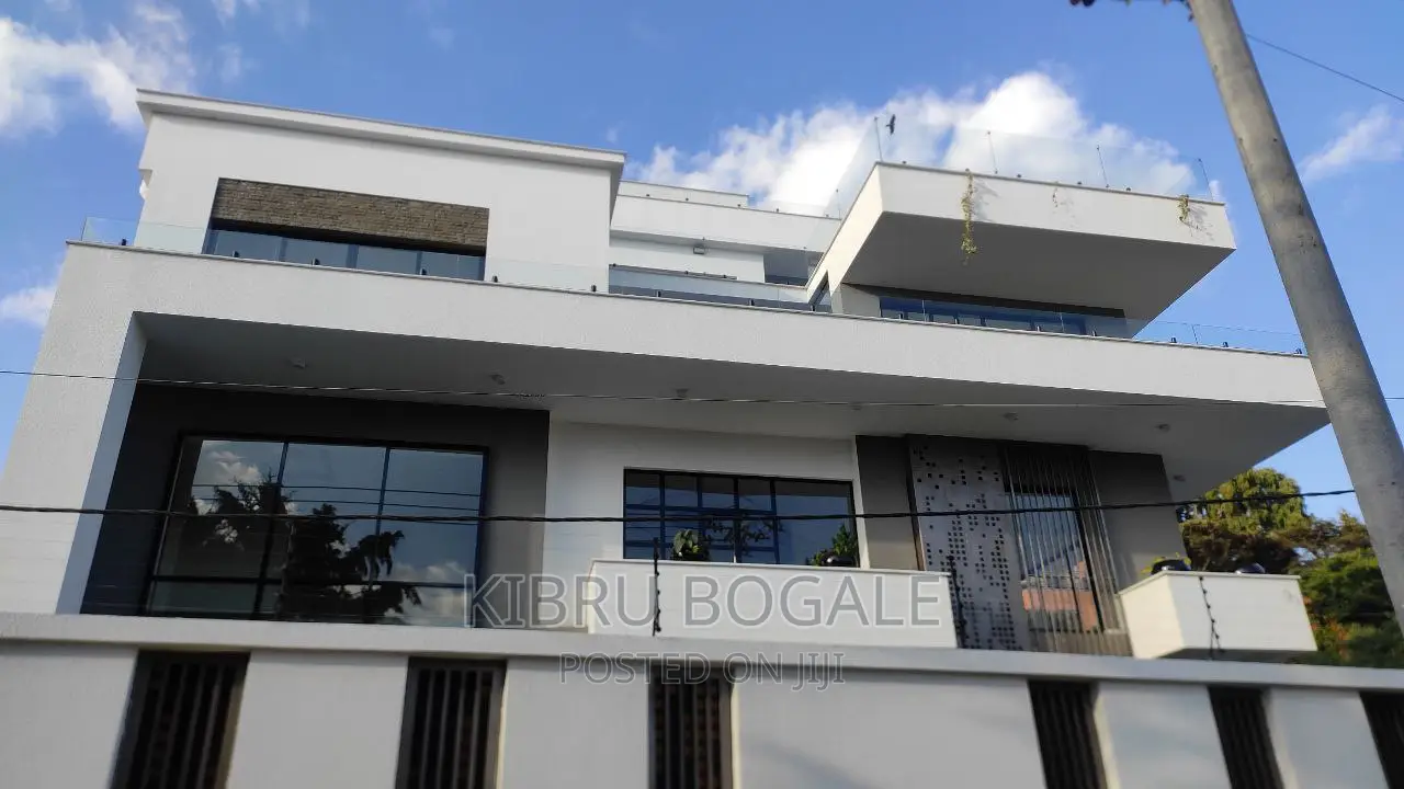 8bdrm House in Magenagna Vew, Bole for sale