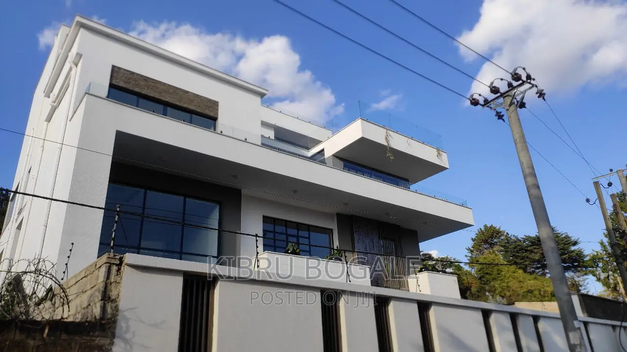 8bdrm House in Magenagna Vew, Bole for sale