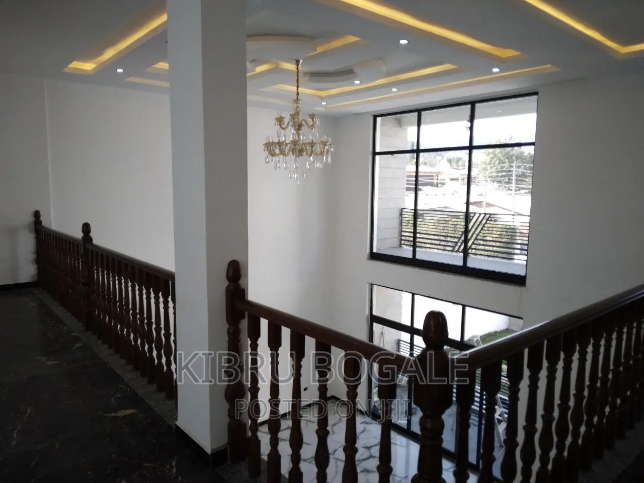 8bdrm House in Ayat, Bole for sale