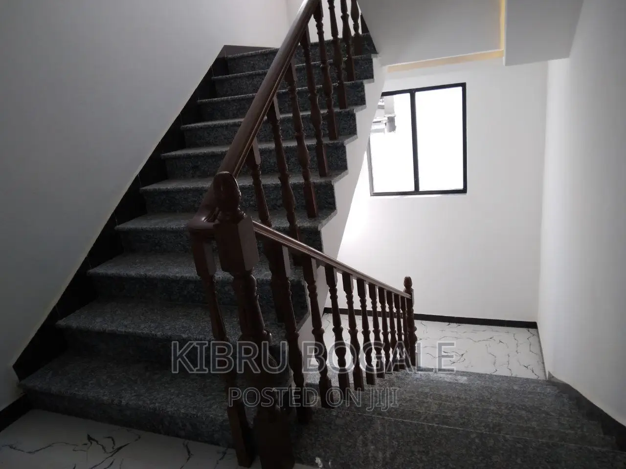 8bdrm House in Ayat, Bole for sale