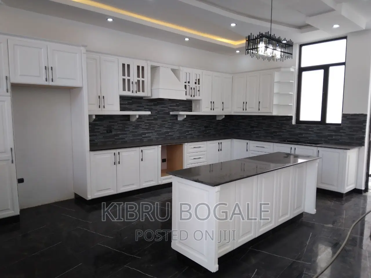 8bdrm House in Ayat, Bole for sale