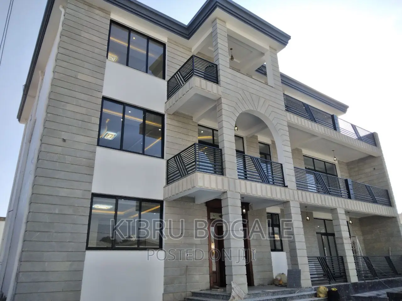 8bdrm House in Ayat, Bole for sale