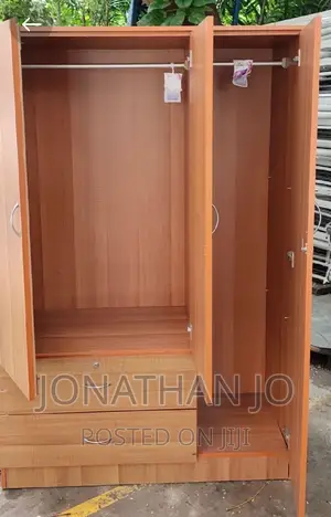 Photo - 3 Doors Cupboard