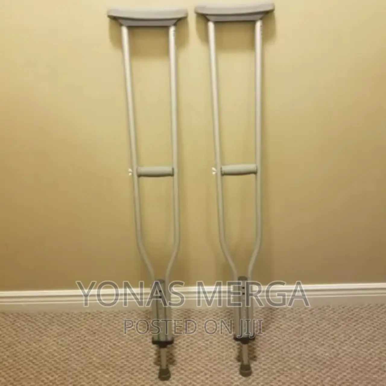 Crutches Suitable for Foot Sprain, Rehabilitation and So On.