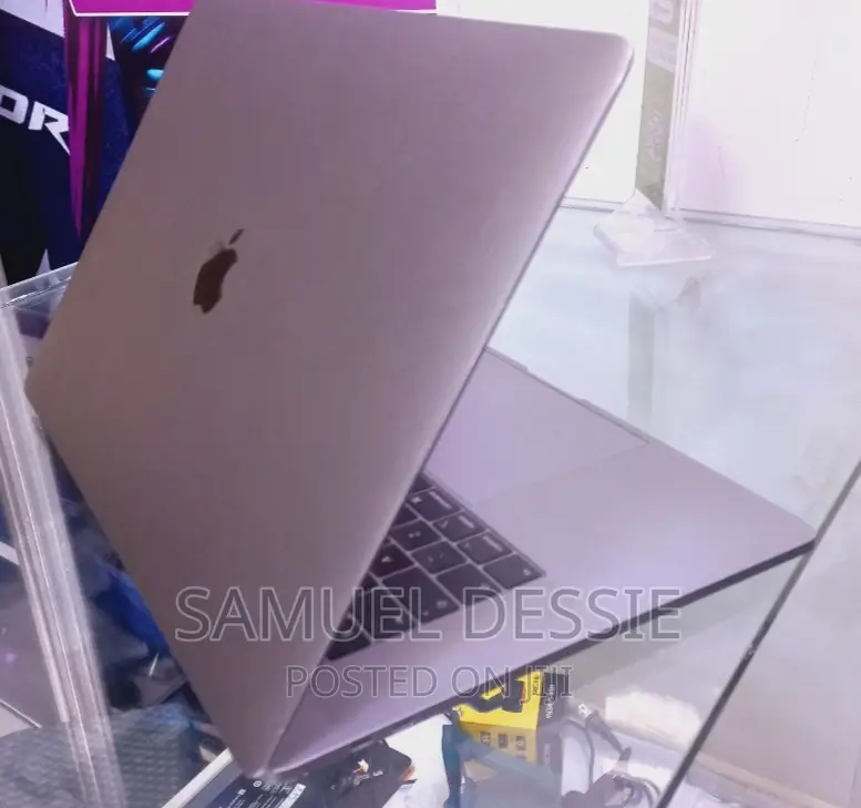 New Laptop Apple MacBook Pro 2020 32GB Intel Core I9 SSD 1T