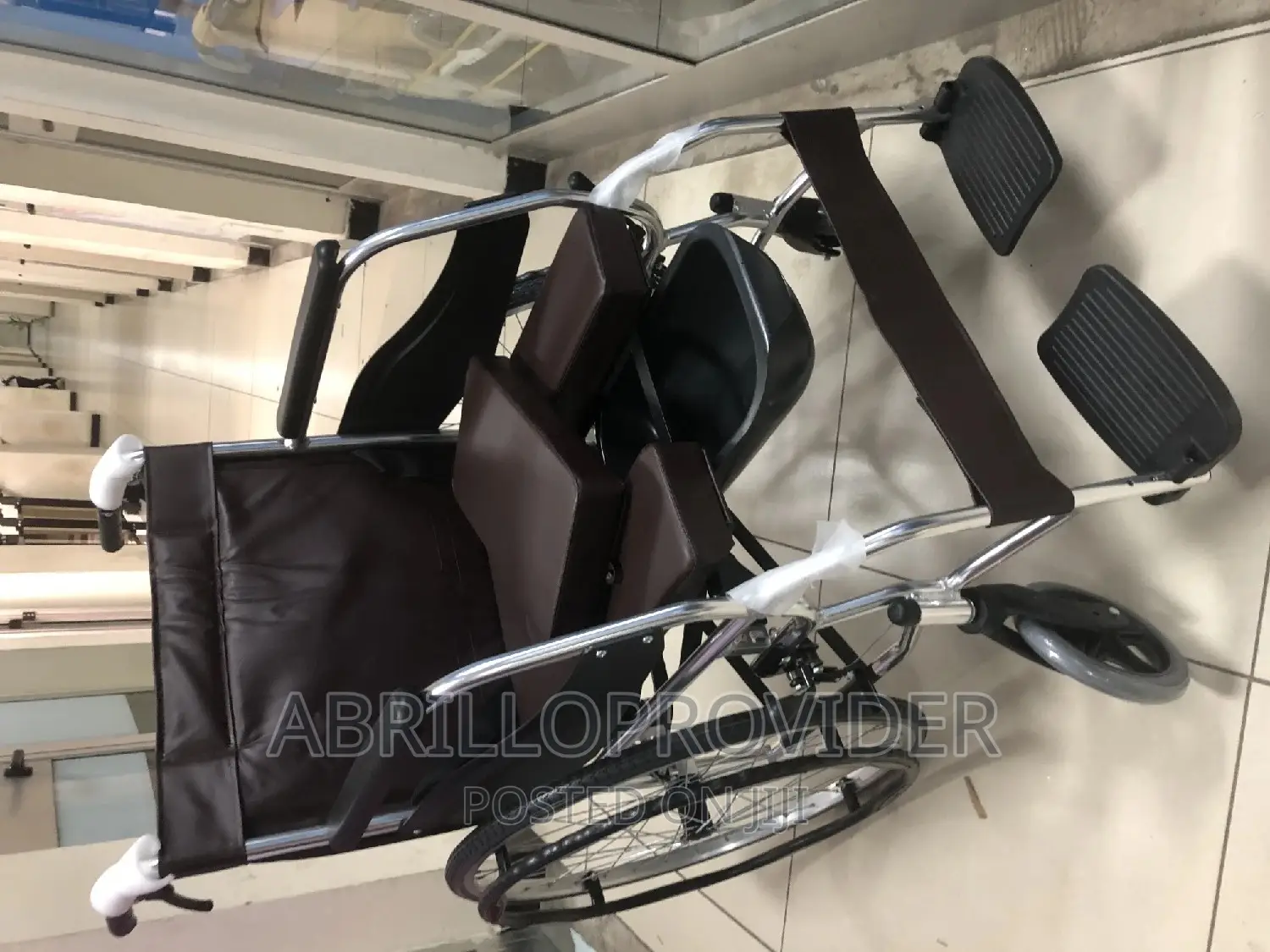Kommode Wheelchair~Wheelchair"Wheelchair:Wheelchair-Wheelchr