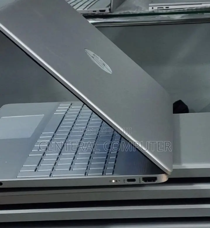 New Laptop HP 14-Dq1088wm 16GB Intel Core I7 SSD 512GB