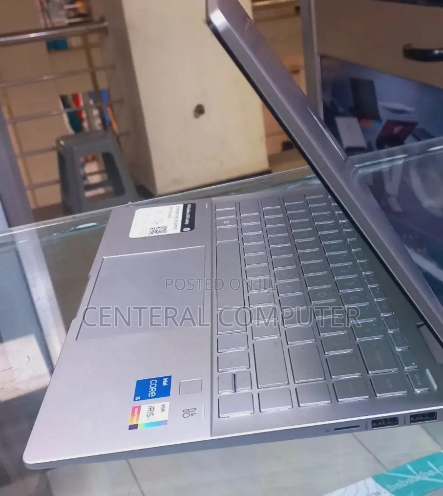 New Laptop HP Pavilion 14-Ce3064st 8GB Intel Core I7 SSD 512GB
