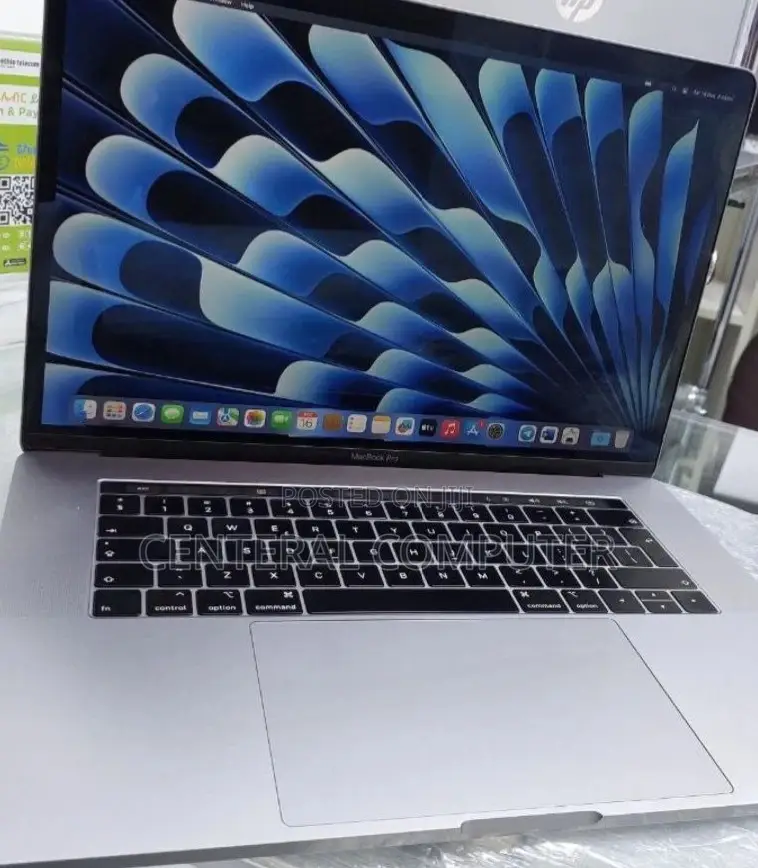 New Laptop Apple MacBook 2020 32GB Intel Core I7 SSD 1T