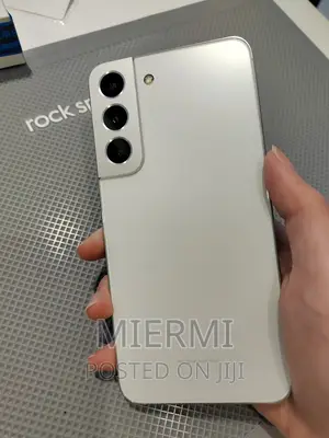 New Samsung Galaxy S22 5G 128 GB White