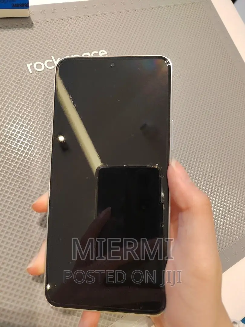 New Samsung Galaxy S22 5G 128 GB White