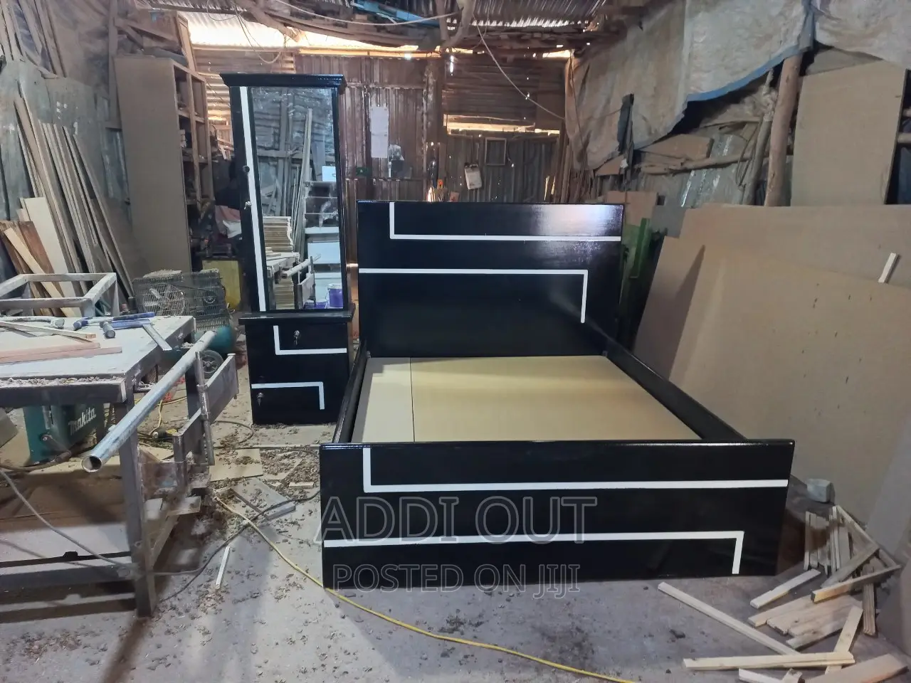 አልጋ እና ድሬሲንግ