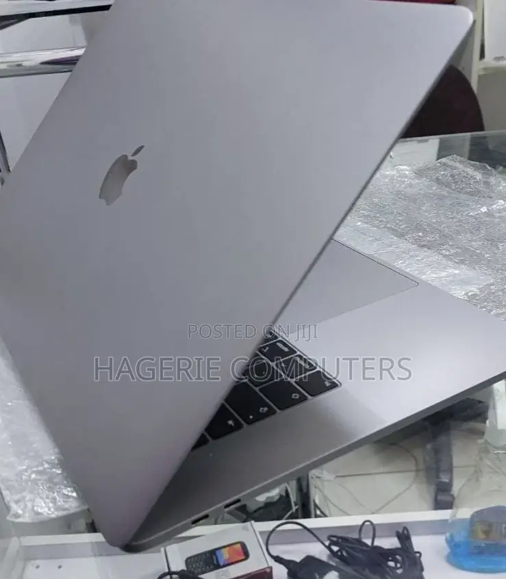 New Laptop Apple MacBook Pro 2020 32GB Intel Core I9 SSD 1T