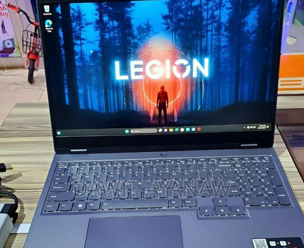 New Laptop Lenovo 16GB AMD Ryzen 7 SSD 512GB