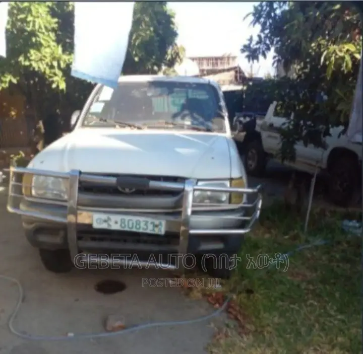 Toyota Hilux Surf 2005 White