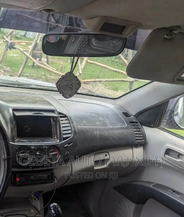 Toyota Hilux Surf 2005 White