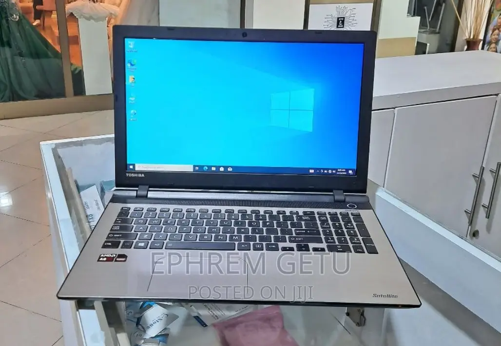 New Laptop Toshiba Satellite C55 4GB AMD A8 HDD 500GB
