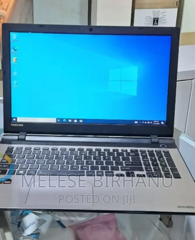 New Laptop Toshiba 4GB AMD A8 HDD 500GB