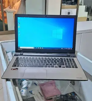 New Laptop Toshiba Satellite C850 4GB AMD A8 HDD 500GB