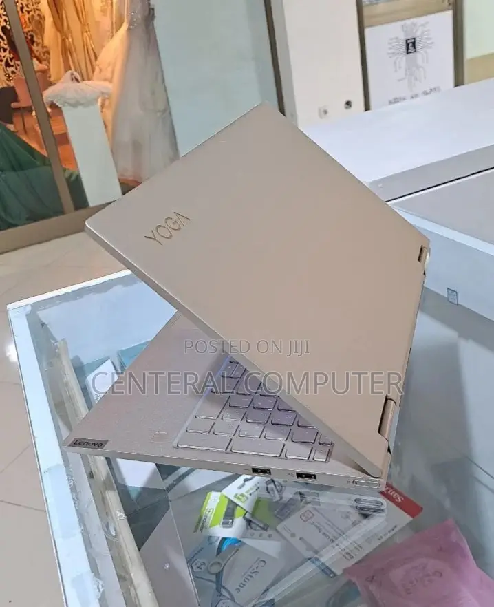 New Laptop Lenovo Yoga C740 12GB Intel Core I7 SSD 512GB