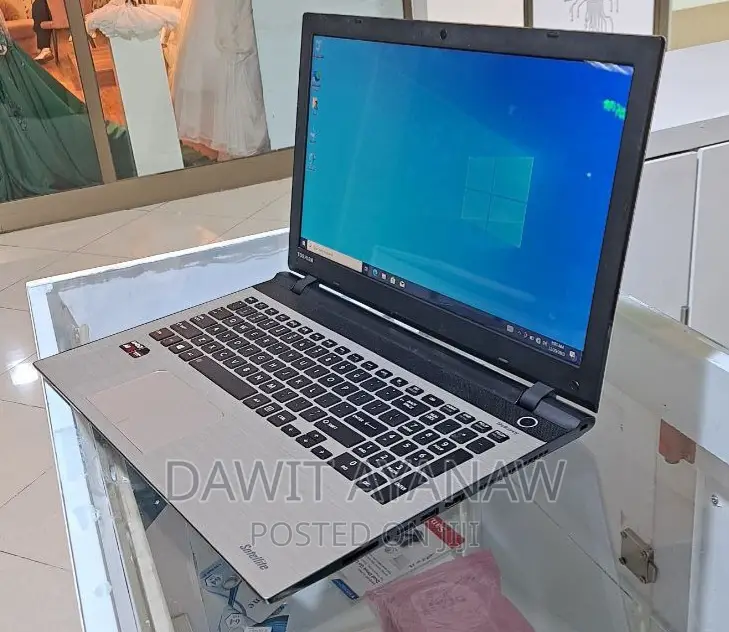 New Laptop Toshiba 4GB AMD A8 HDD 500GB