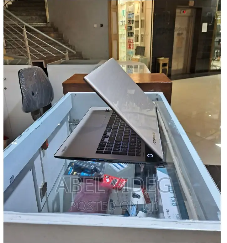 New Laptop Toshiba Satellite C55 4GB AMD A8 HDD 500GB