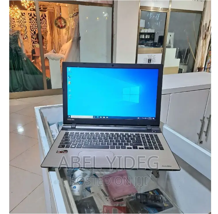 New Laptop Toshiba Satellite C55 4GB AMD A8 HDD 500GB