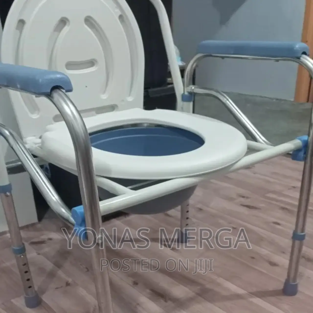 Pro Rider
Portable Commode Chair Extremely Easy for Comfort