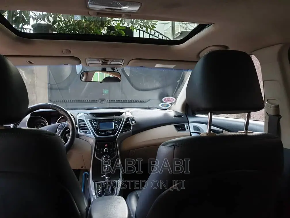 Hyundai Avante 2014 Red