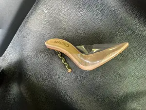 የሚያዘንጥ የሴቶች ሂል ጫማ