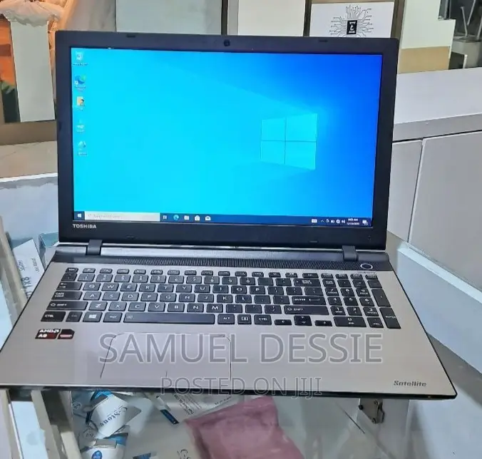 Laptop Toshiba Satellite C55 4GB AMD A8 HDD 500GB
