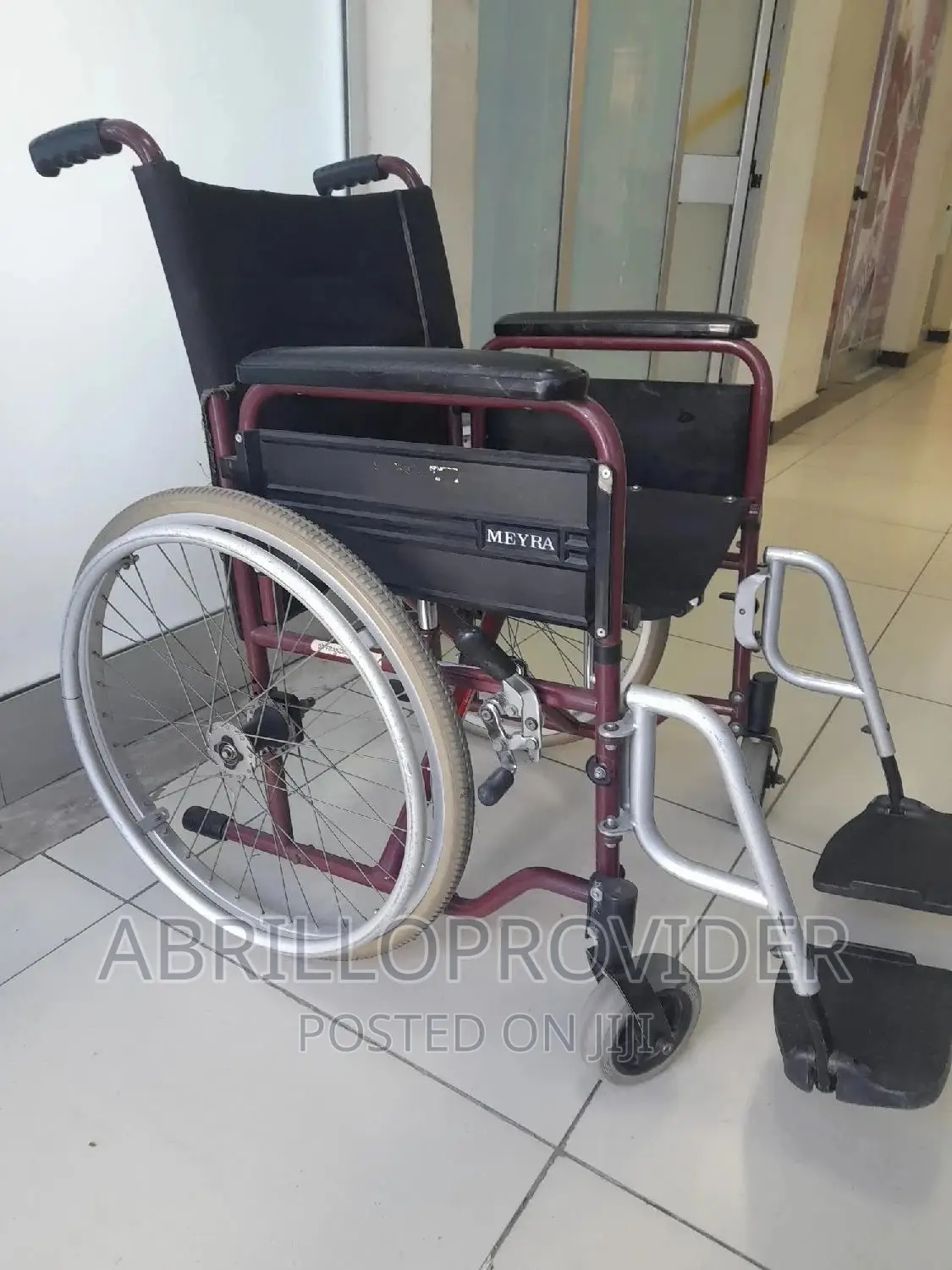 በመጠኑ ያገለገለ Wheelchair=Wheelchair*Wheelchair-Wheelchair