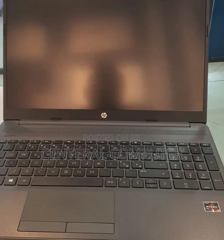 New Laptop HP 250 G8 8GB AMD Ryzen 5 SSD 256GB