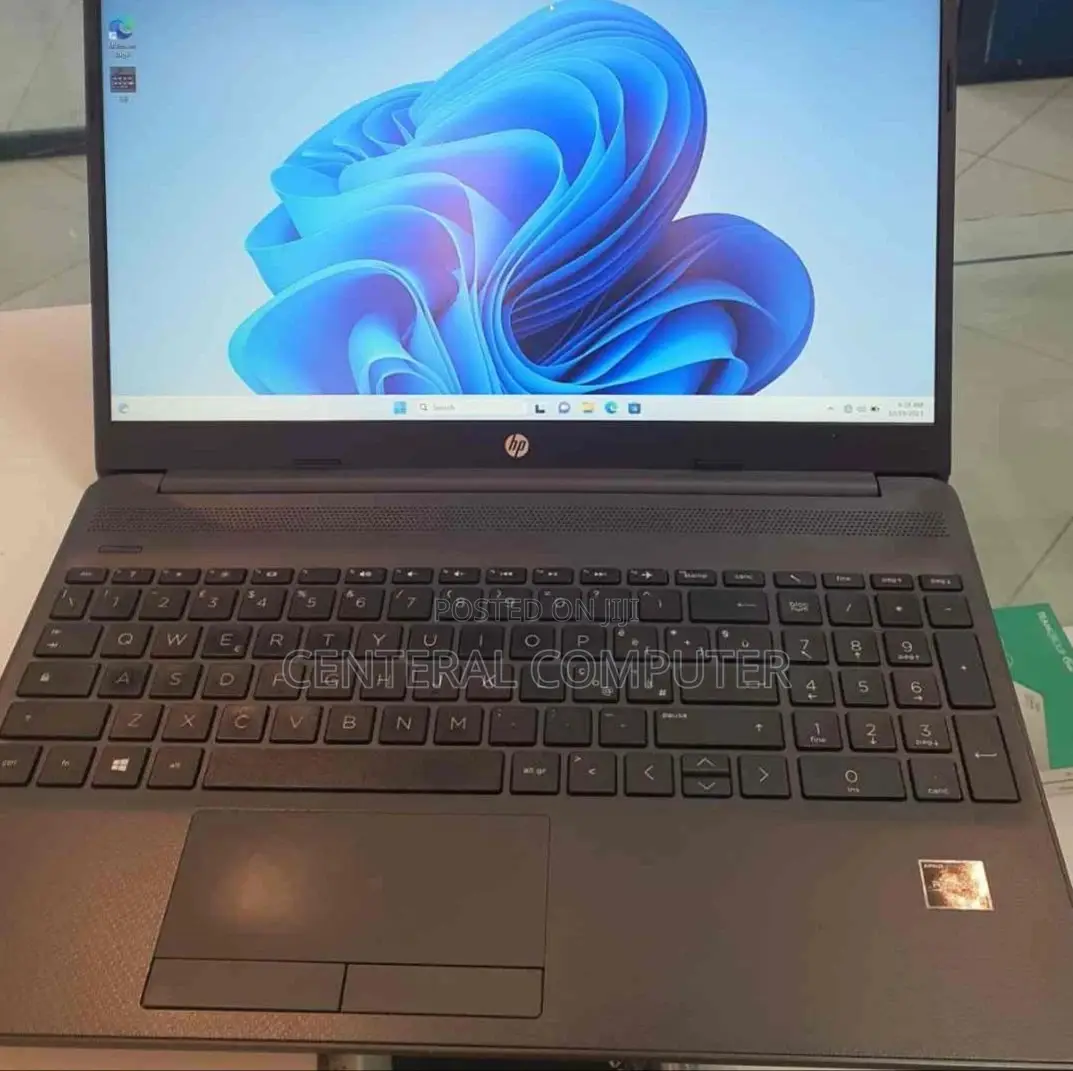New Laptop HP 250 G8 8GB AMD Ryzen 5 SSD 256GB