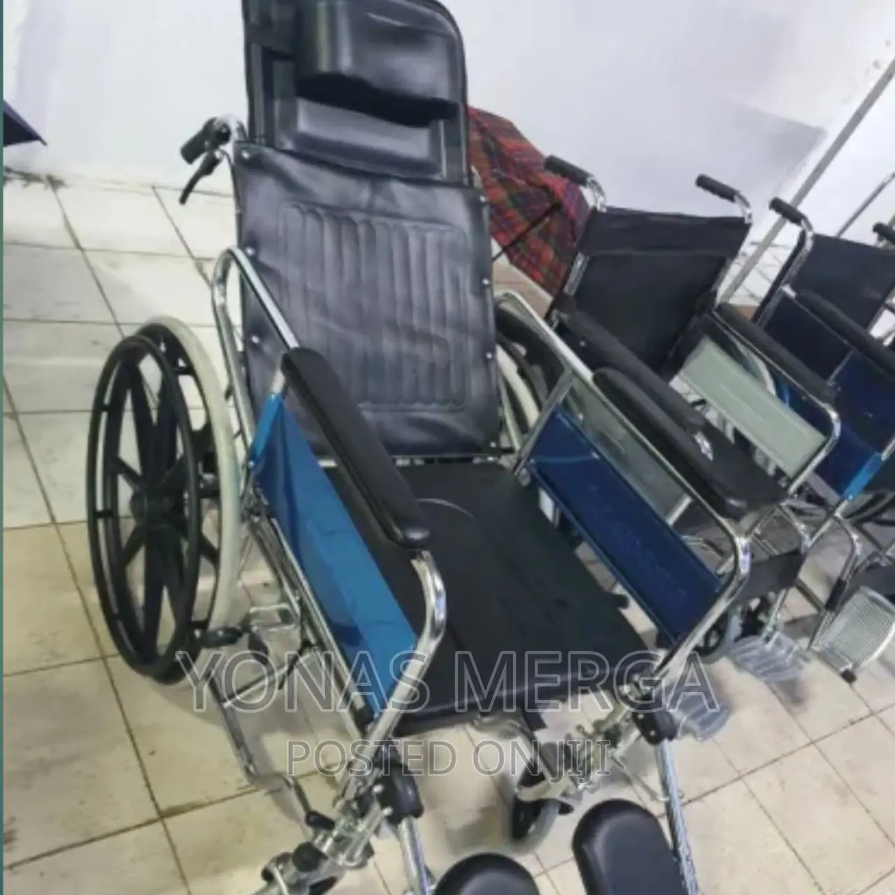 Wheelchair(Ky-608gc)
Soft Removable Seat With Commode System