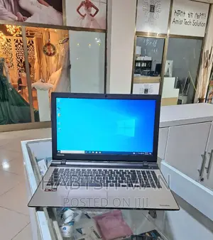 Laptop Toshiba Satellite C55 4GB AMD A8 HDD 500GB