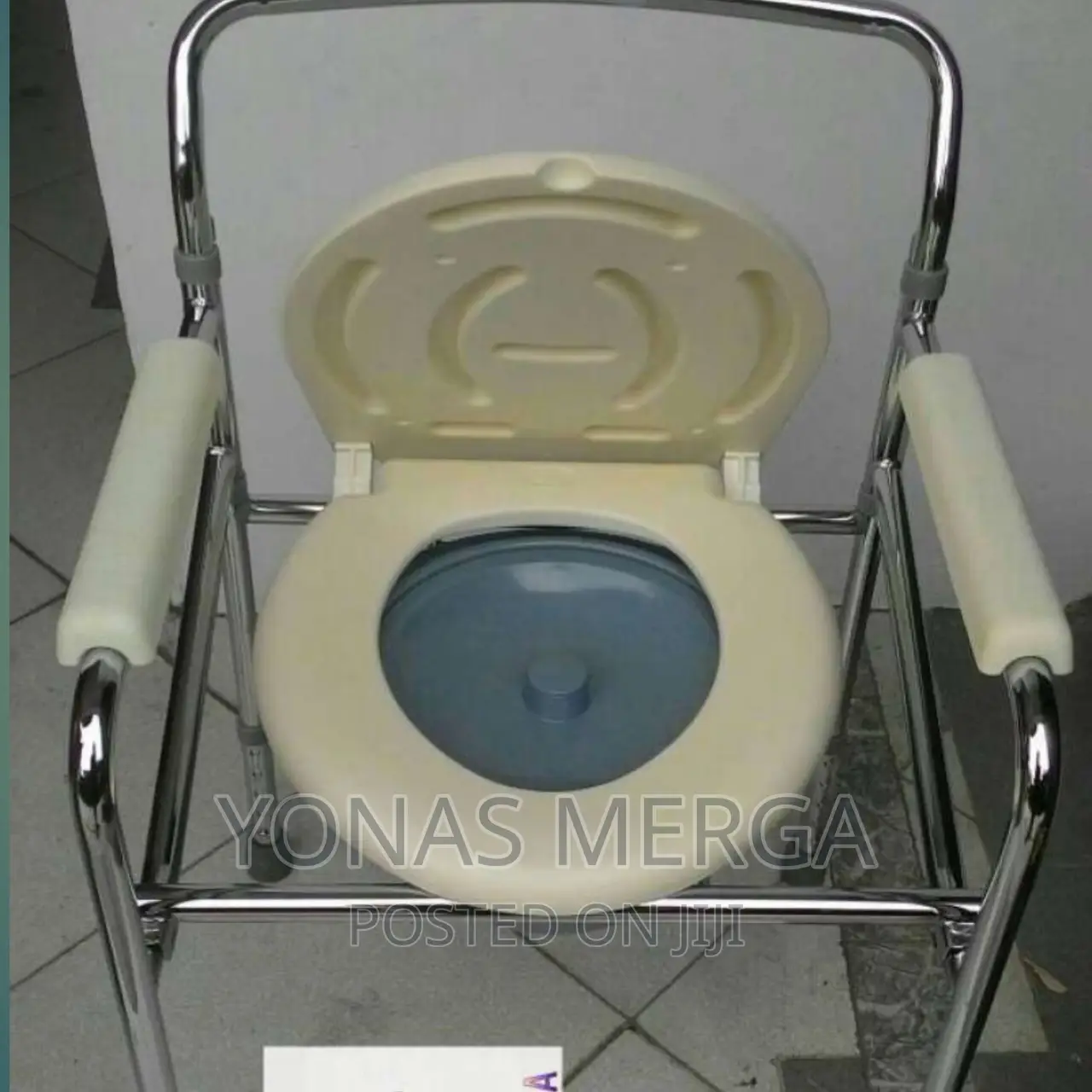 The Comfocare Simple Foldable Commode Chair(899)Non-Stain