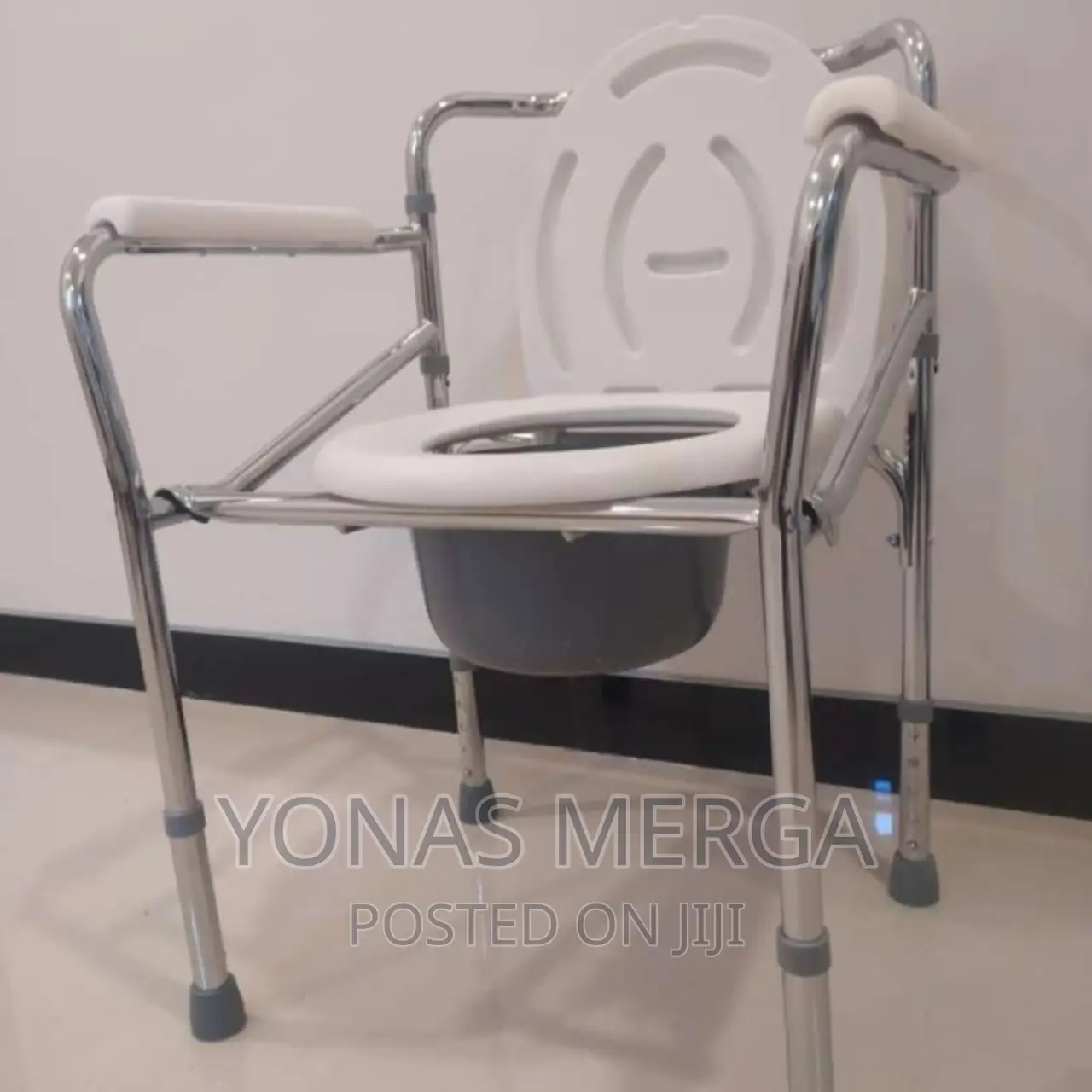 Commode Chair the Armrest Provide Comfortable Place to Rest