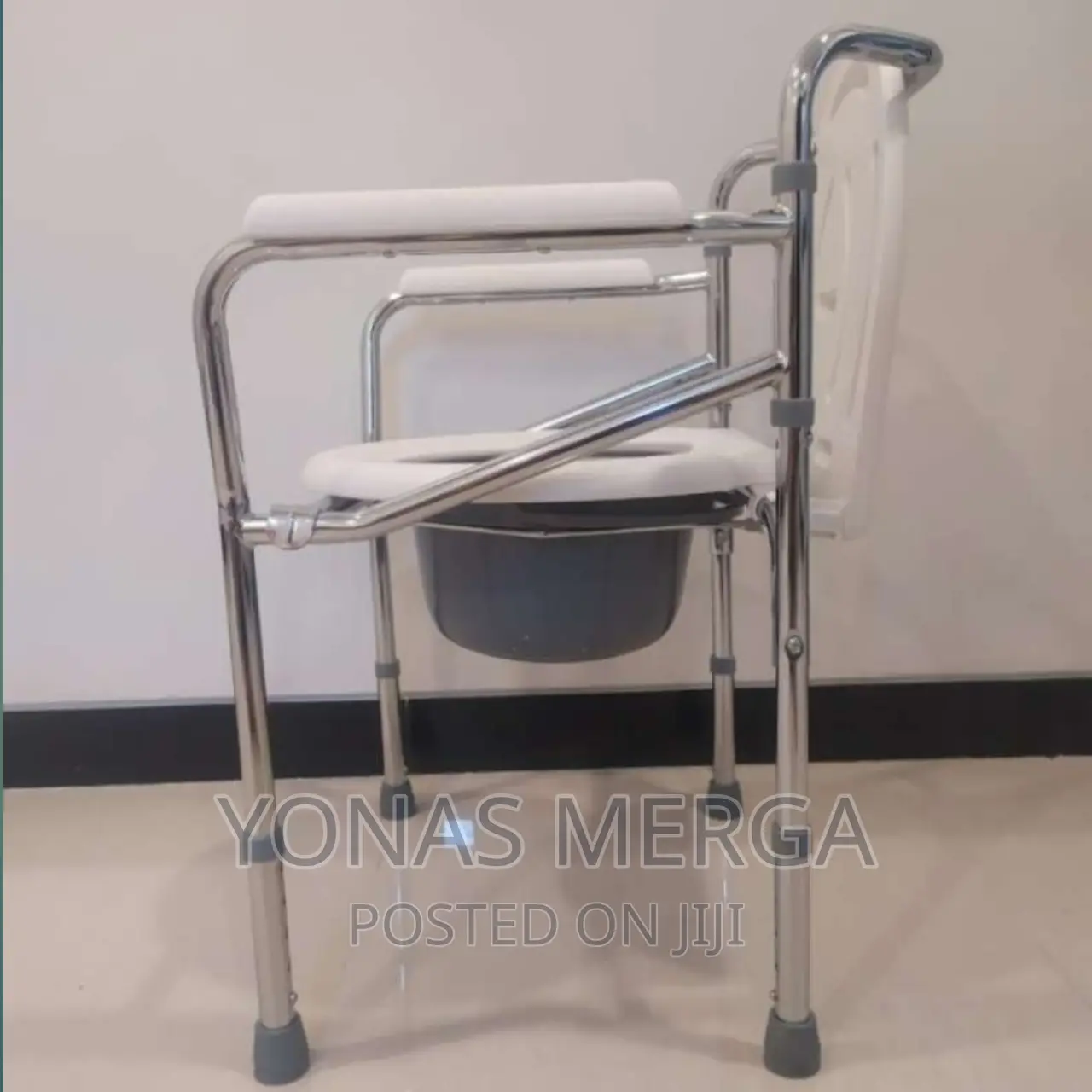 Commode Can Folded by Hand Make Convenient Even Travelling