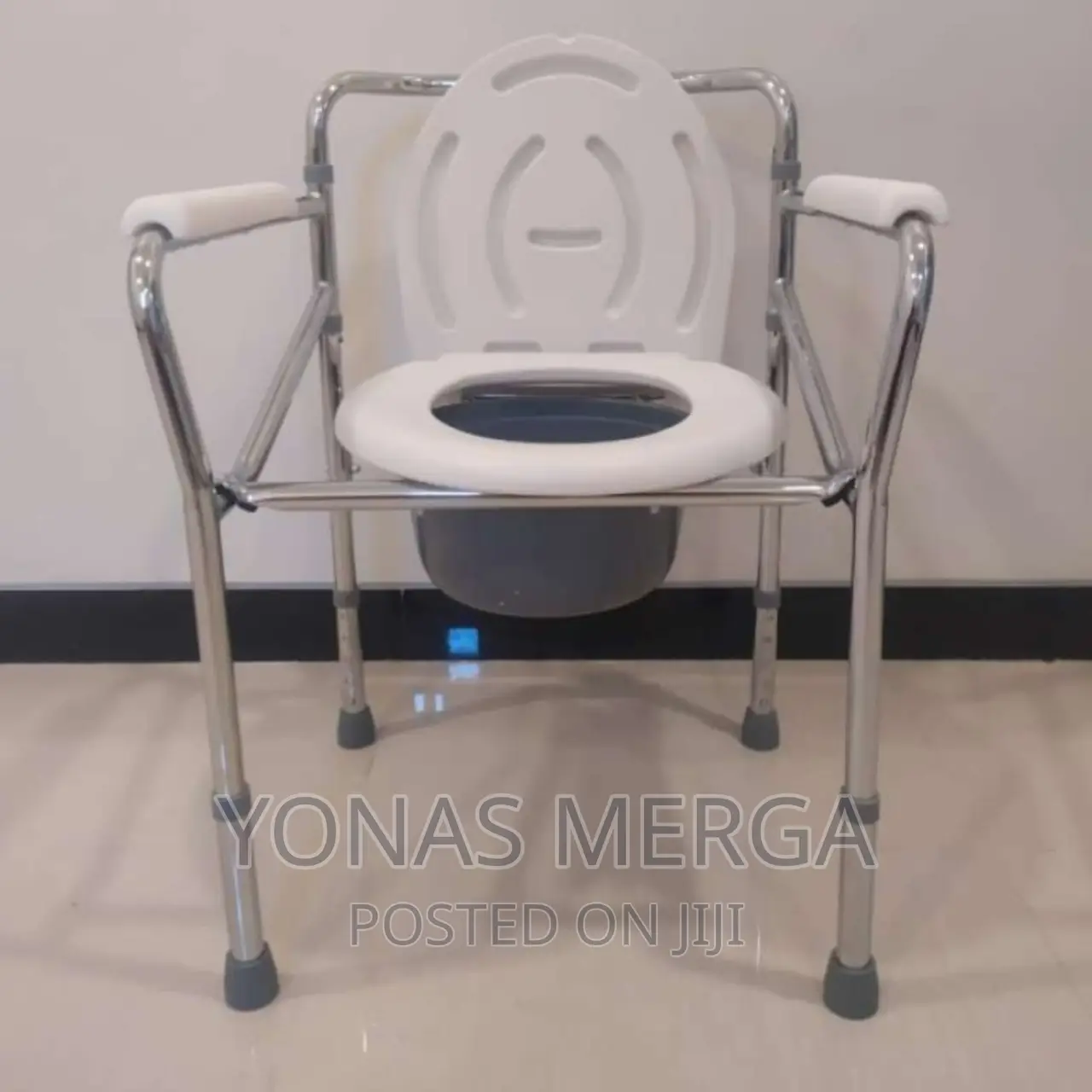 Commode Can Folded by Hand Make Convenient Even Travelling