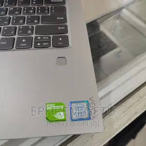 New Laptop Lenovo Yoga 700 8GB Intel Core I7 HDD+SSD 1T