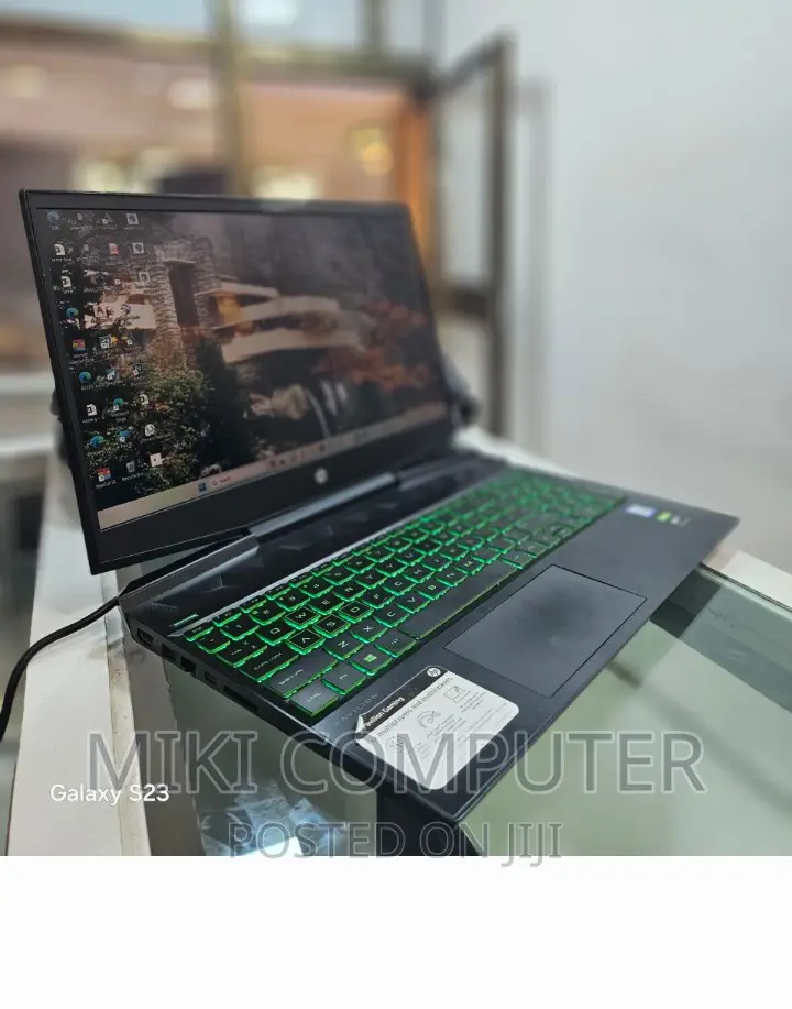 New Laptop HP Pavilion 15 8GB Intel Core I5 SSD 256GB