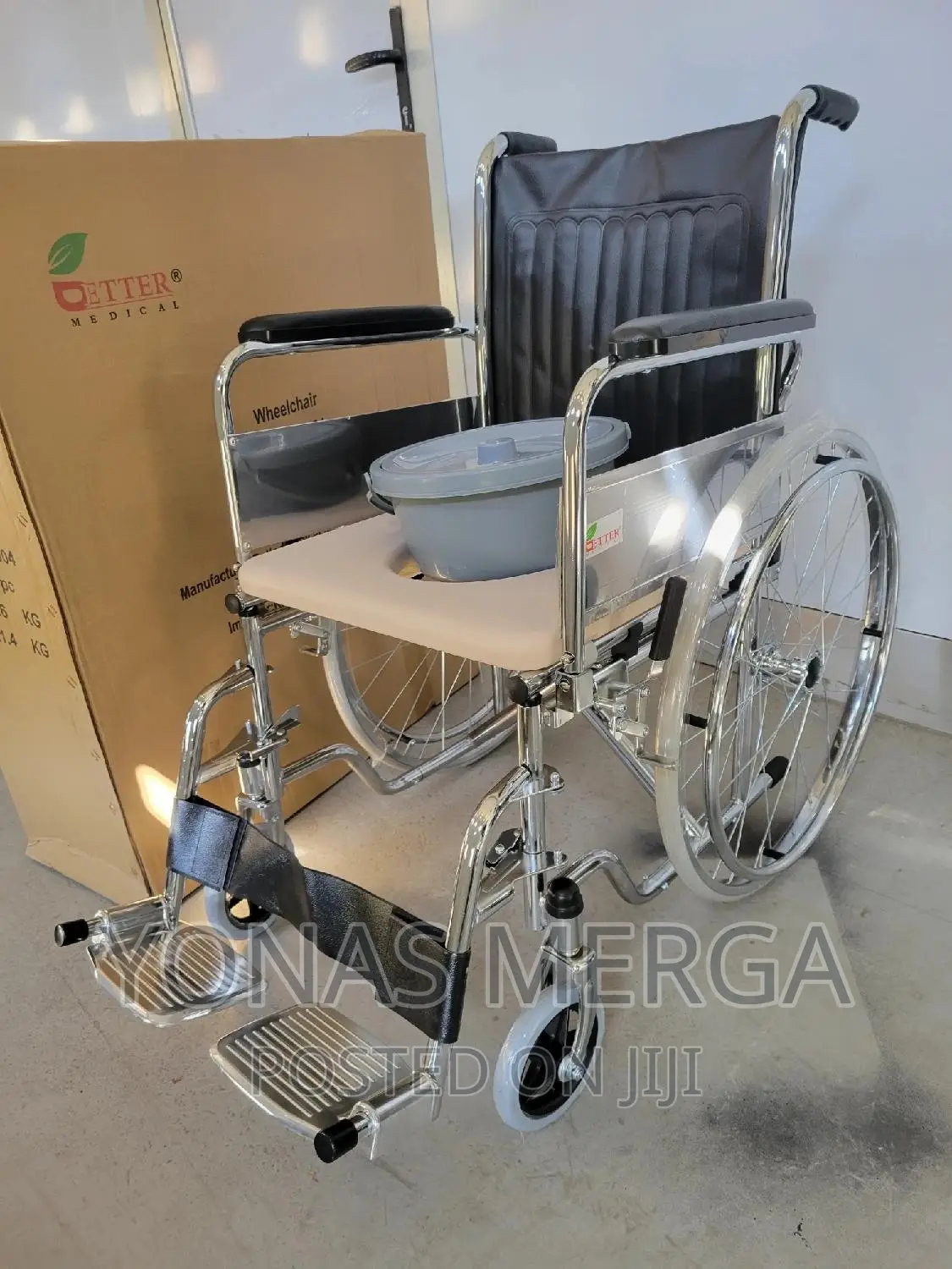 This Wheelchair Comes[Detachable Commode Pot Commode Seat]