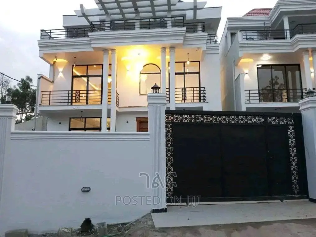 7bdrm House in የግል, Bole for sale